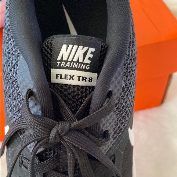 Nike Black and White Athletic Shoes - Picture 2 of 11